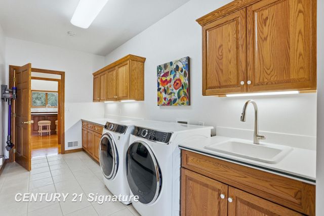 12 W Grove Court, Freeland, MI 48623