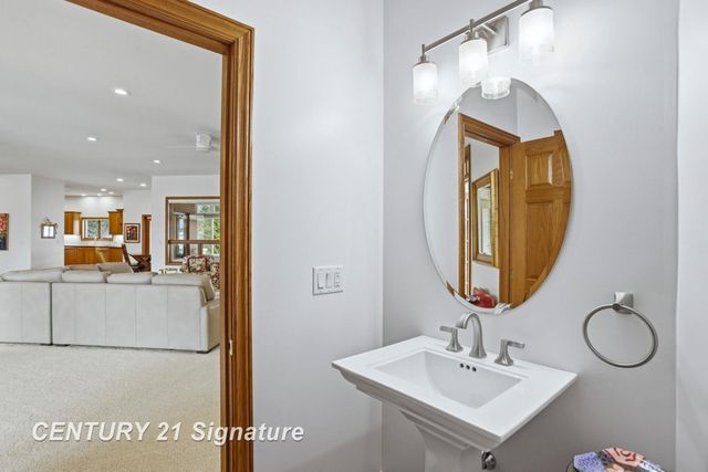 12 W Grove Court, Freeland, MI 48623