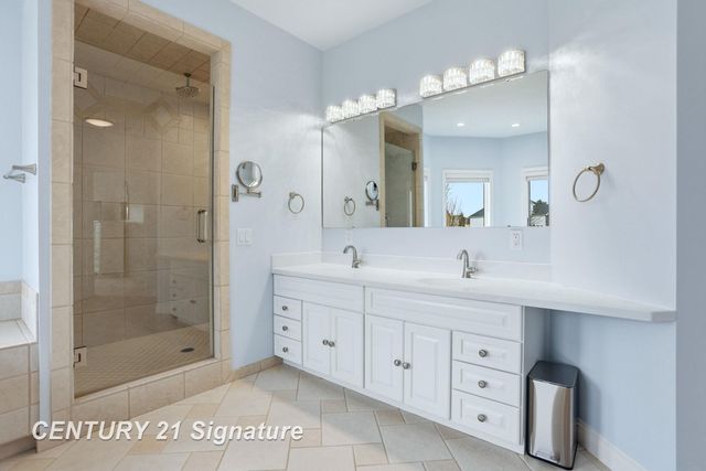 12 W Grove Court, Freeland, MI 48623