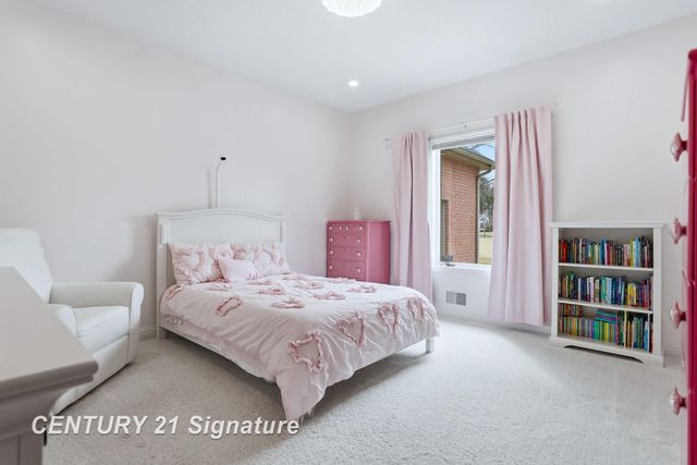 12 W Grove Court, Freeland, MI 48623