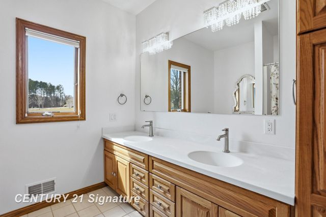 12 W Grove Court, Freeland, MI 48623