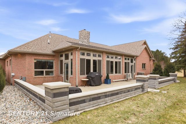 12 W Grove Court, Freeland, MI 48623