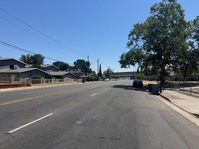 4316 E Olive Avenue A-E, Fresno, CA 93702