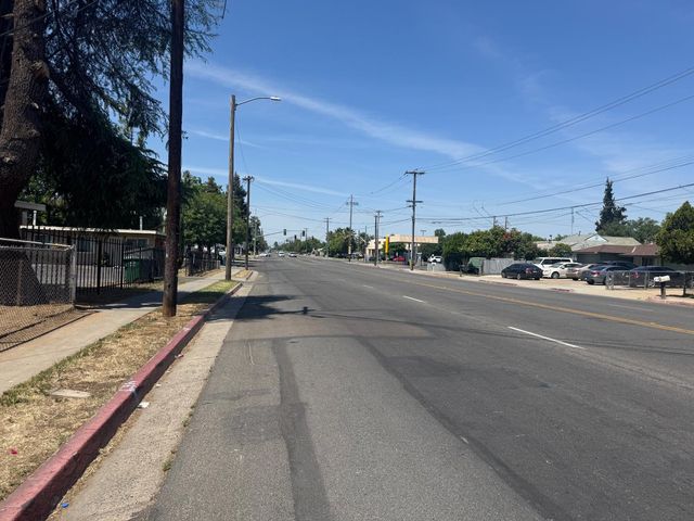 4316 E Olive Avenue A-E, Fresno, CA 93702