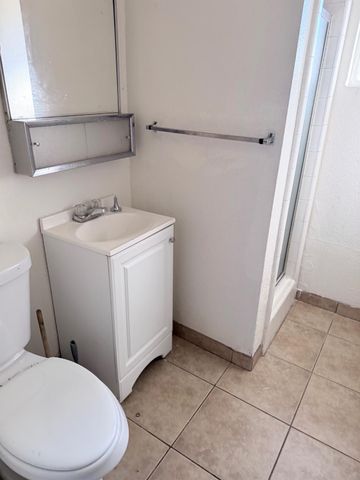 4316 E Olive Avenue A-E, Fresno, CA 93702