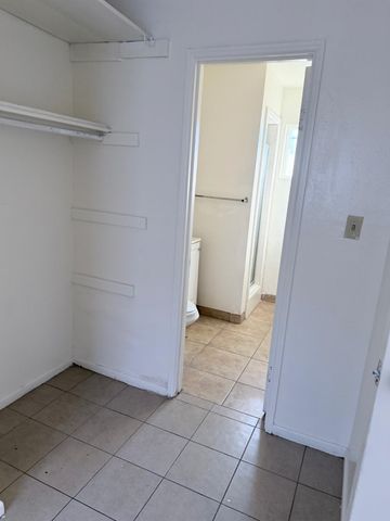 4316 E Olive Avenue A-E, Fresno, CA 93702