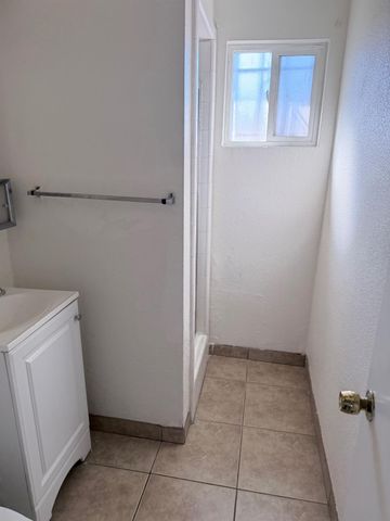 4316 E Olive Avenue A-E, Fresno, CA 93702