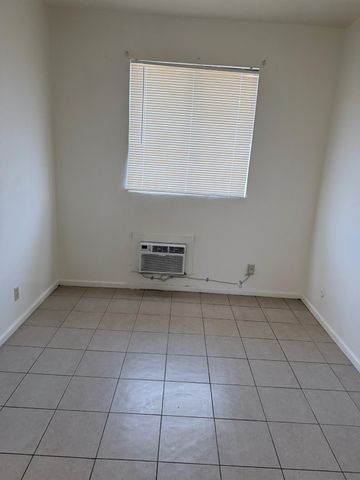 4316 E Olive Avenue A-E, Fresno, CA 93702