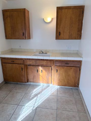 4316 E Olive Avenue A-E, Fresno, CA 93702