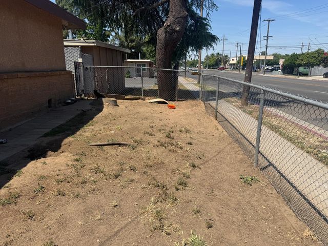 4316 E Olive Avenue A-E, Fresno, CA 93702