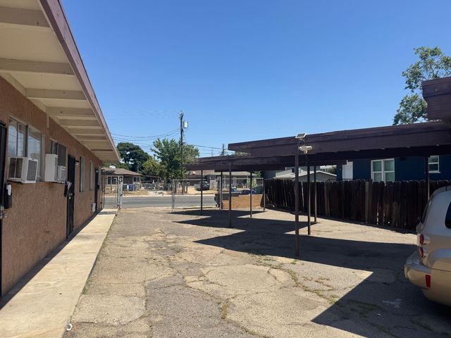 4316 E Olive Avenue A-E, Fresno, CA 93702