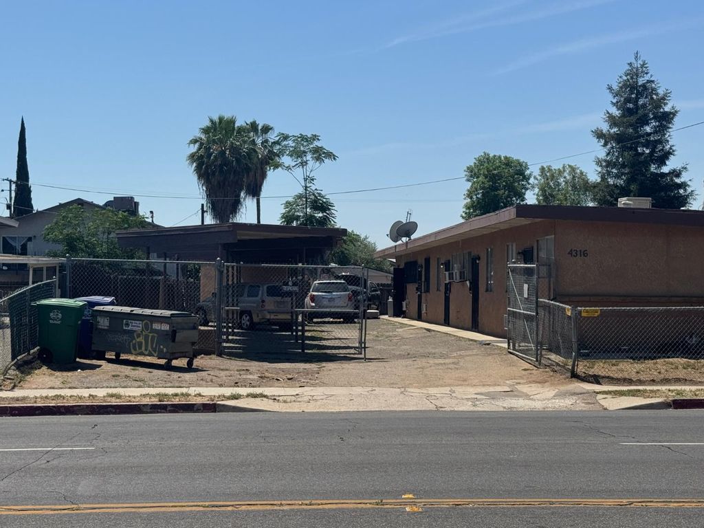 4316 E Olive Avenue A-E, Fresno, CA 93702