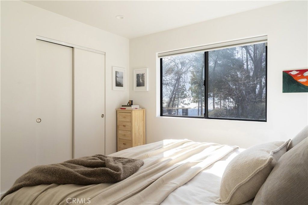 Image 12 of property listing at 32945 Juniper Lane, Green Valley Lake, CA 92341