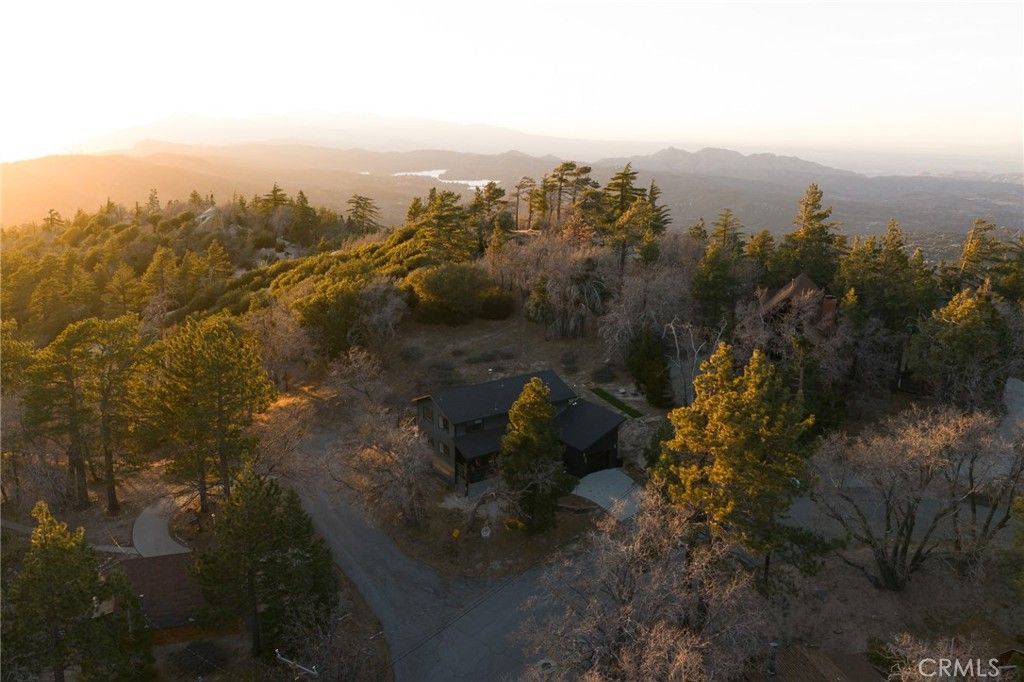 Image 27 of property listing at 32945 Juniper Lane, Green Valley Lake, CA 92341