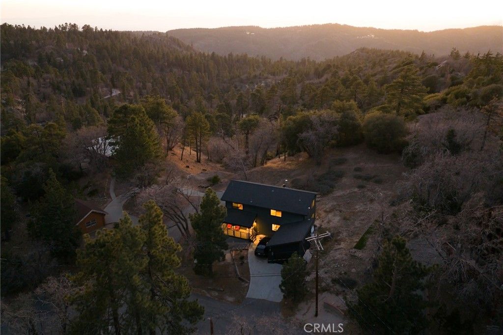 Image 31 of property listing at 32945 Juniper Lane, Green Valley Lake, CA 92341