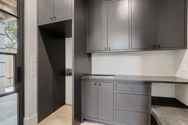 1104 Maufrais ST, Austin, TX 78703