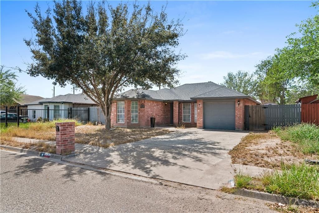 Image 2 of property listing at 1607 Tulipan Avenue, Mission, TX 78572