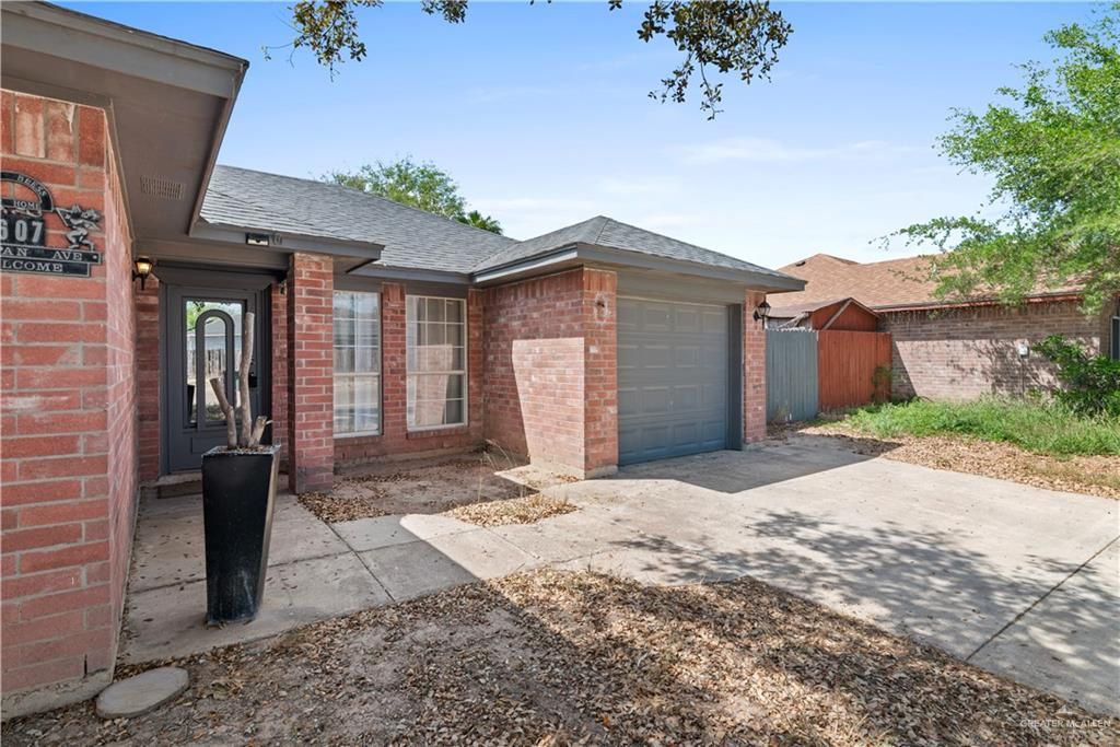 Image 3 of property listing at 1607 Tulipan Avenue, Mission, TX 78572