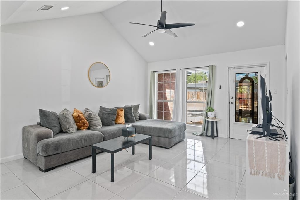 Image 5 of property listing at 1607 Tulipan Avenue, Mission, TX 78572