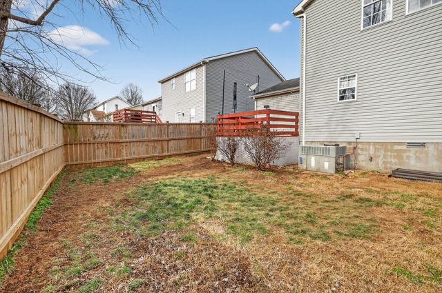 110 Edgehill Ln, Hendersonville, TN 37075