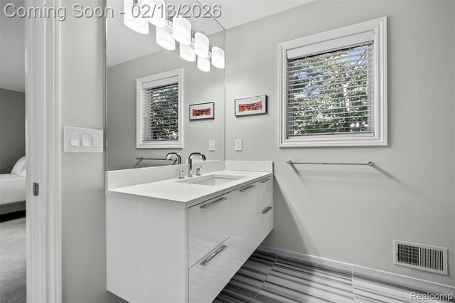 1585 Henrietta Street, Birmingham, MI 48009