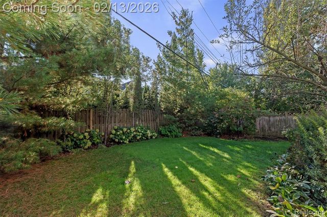 1585 Henrietta Street, Birmingham, MI 48009