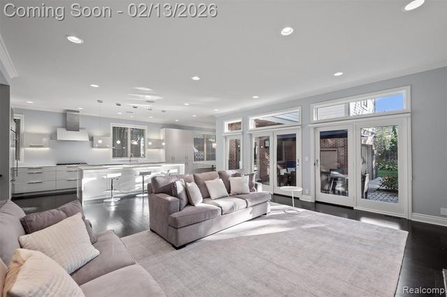 1585 Henrietta Street, Birmingham, MI 48009