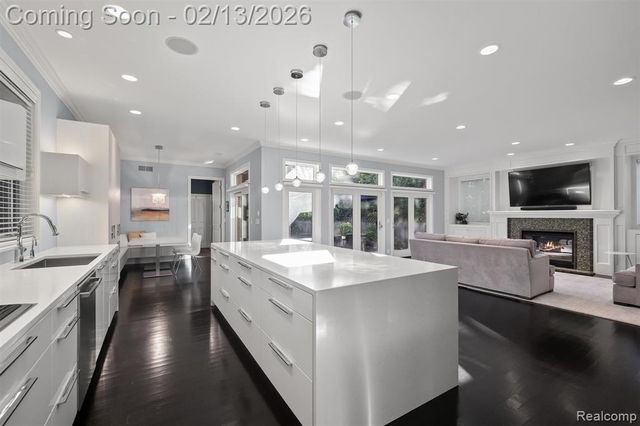 1585 Henrietta Street, Birmingham, MI 48009