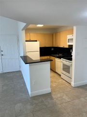 7110 NW 179th Street 310, Hialeah, FL 33015