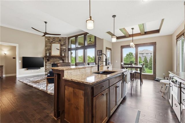 2927 W 155th Terrace, Overland Park, KS 66224