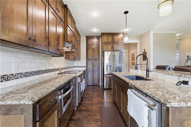 2927 W 155th Terrace, Overland Park, KS 66224