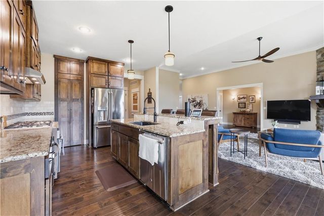 2927 W 155th Terrace, Overland Park, KS 66224