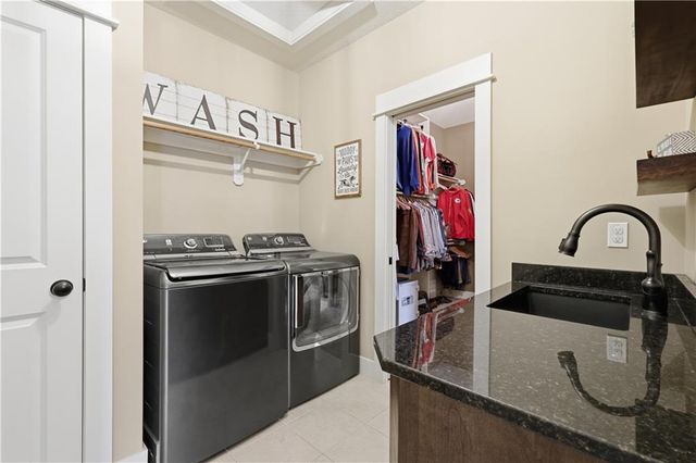 2927 W 155th Terrace, Overland Park, KS 66224