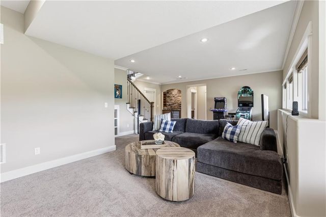 2927 W 155th Terrace, Overland Park, KS 66224