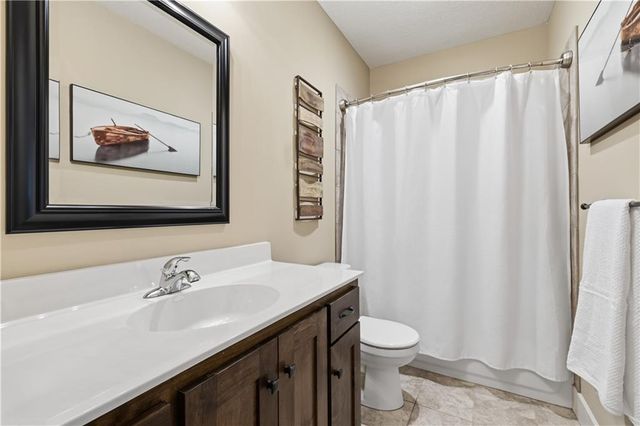 2927 W 155th Terrace, Overland Park, KS 66224