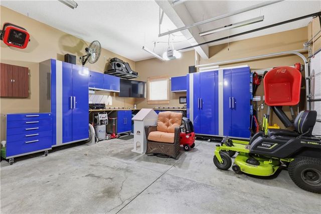 2927 W 155th Terrace, Overland Park, KS 66224