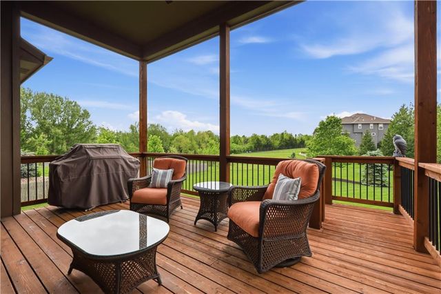 2927 W 155th Terrace, Overland Park, KS 66224