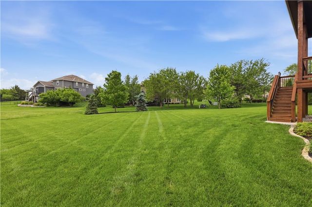 2927 W 155th Terrace, Overland Park, KS 66224