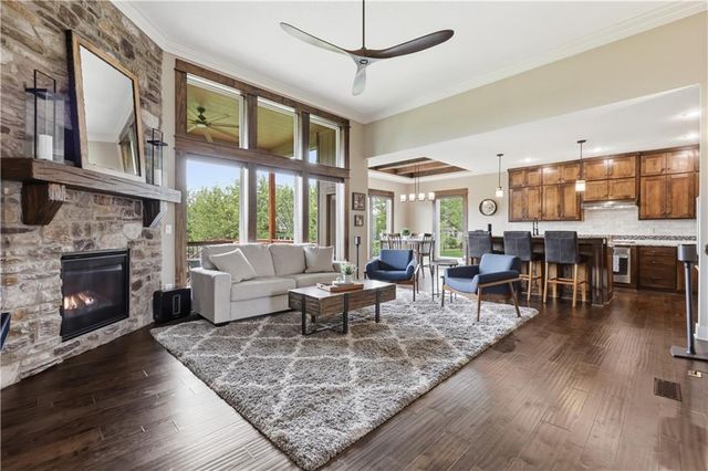 2927 W 155th Terrace, Overland Park, KS 66224