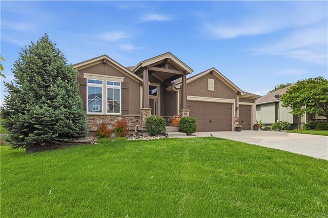 2927 W 155th Terrace, Overland Park, KS 66224