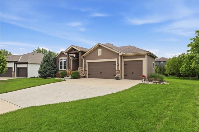 2927 W 155th Terrace, Overland Park, KS 66224