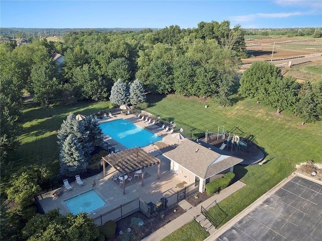 2927 W 155th Terrace, Overland Park, KS 66224