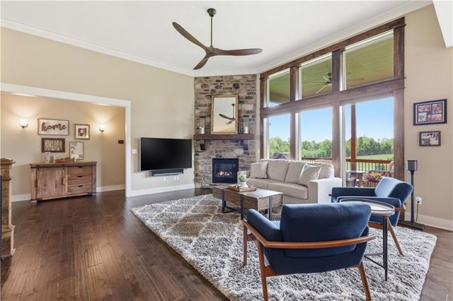 2927 W 155th Terrace, Overland Park, KS 66224