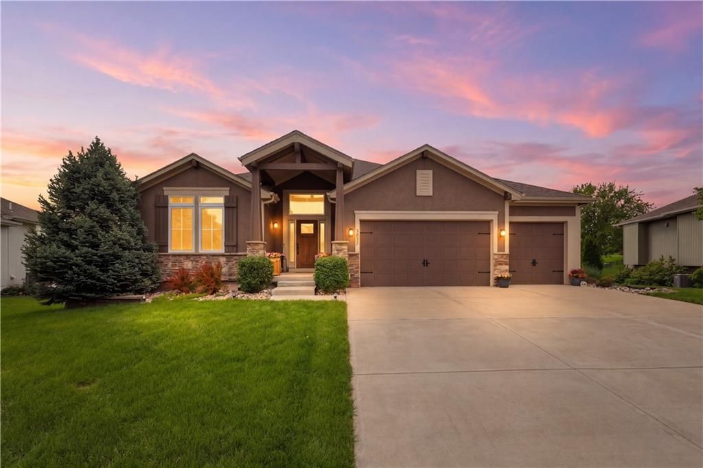 2927 W 155th Terrace, Overland Park, KS 66224