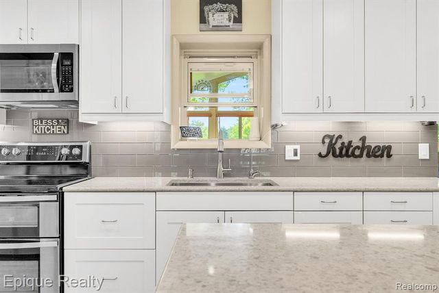 7493 S Sheridan Avenue, Durand, MI 48429