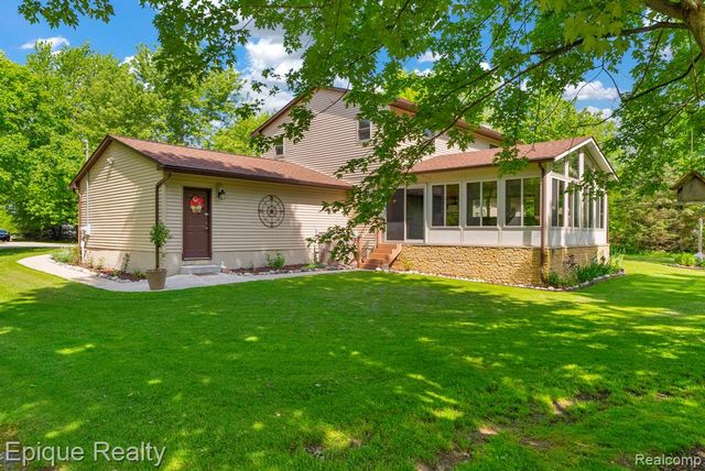 7493 S Sheridan Avenue, Durand, MI 48429