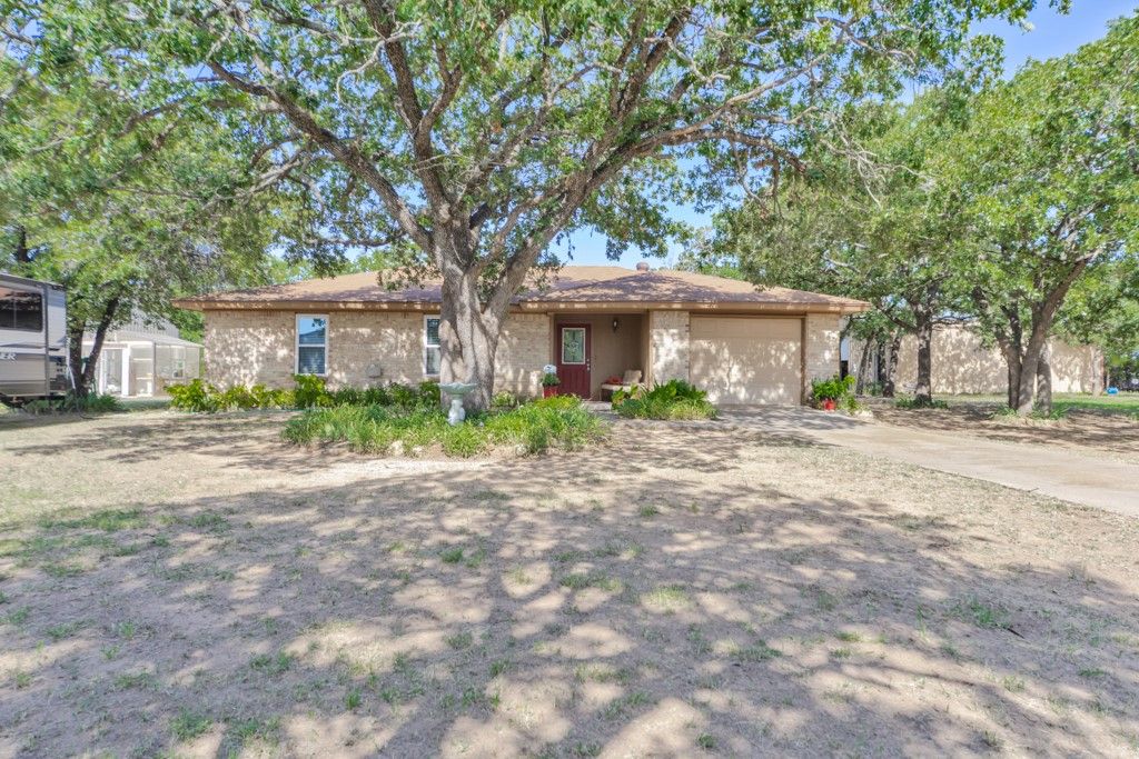 1801 Country Club Road, Bowie, TX 76230
