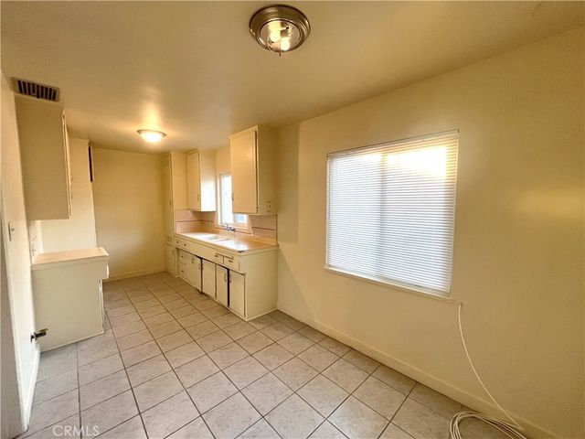 6345 Templeton Street J, Huntington Park, CA 90255