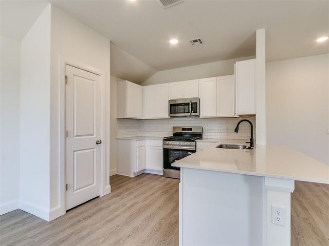 2040 Brush Creek Way, Newcastle, OK 73065
