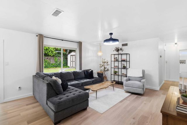7242 Arutas Dr, North Highlands, CA 95660